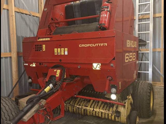 New Holland 658