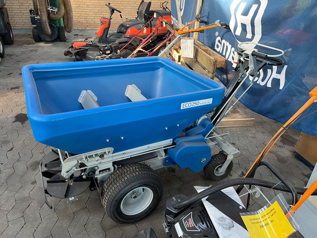 ECO 25 Topdresser