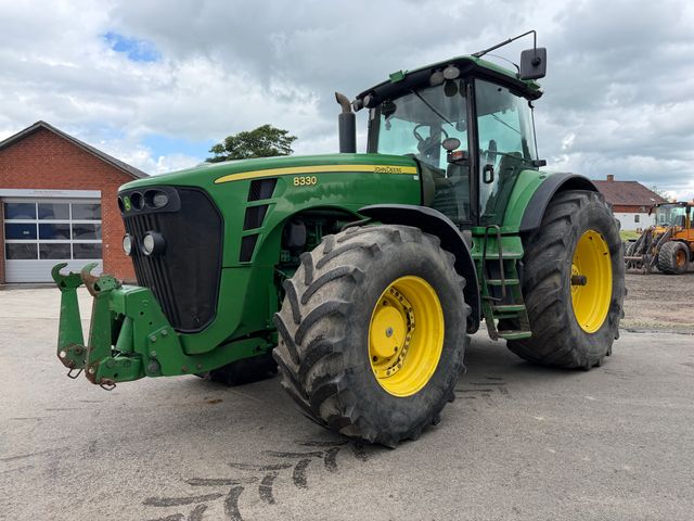 John Deere 8330