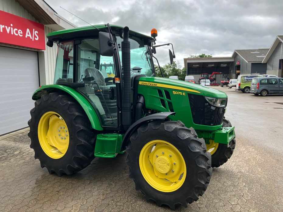 John Deere 5075E - Traktorer - Traktorer 4 wd - 7