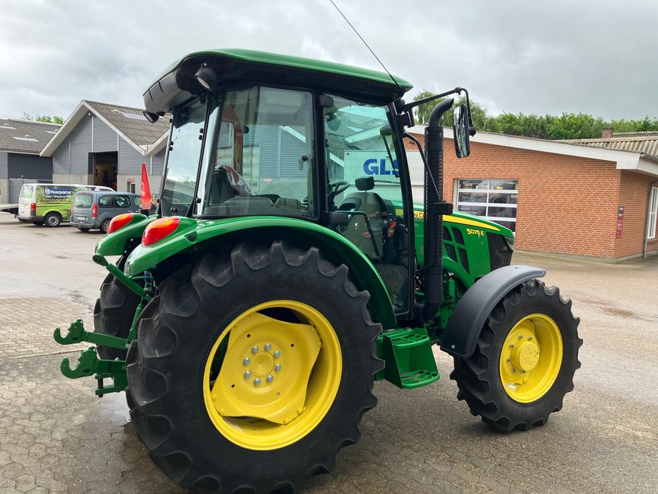 John Deere 5075E - Traktorer - Traktorer 4 wd - 6
