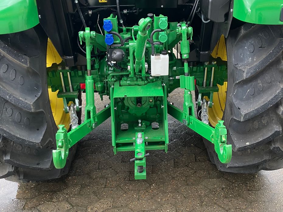 John Deere 5075E - Traktorer - Traktorer 4 wd - 5