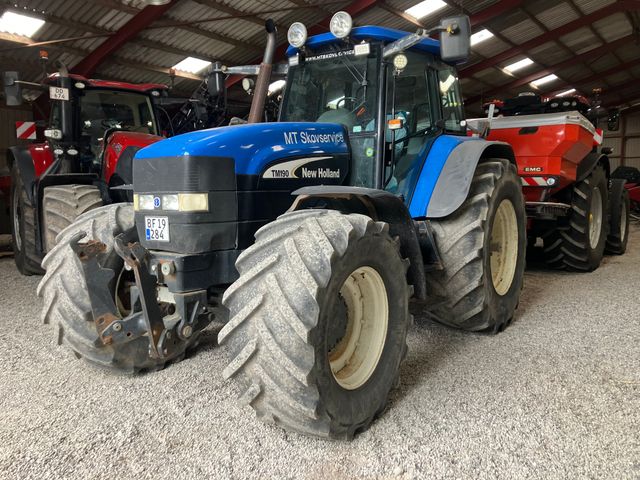 New Holland TM190