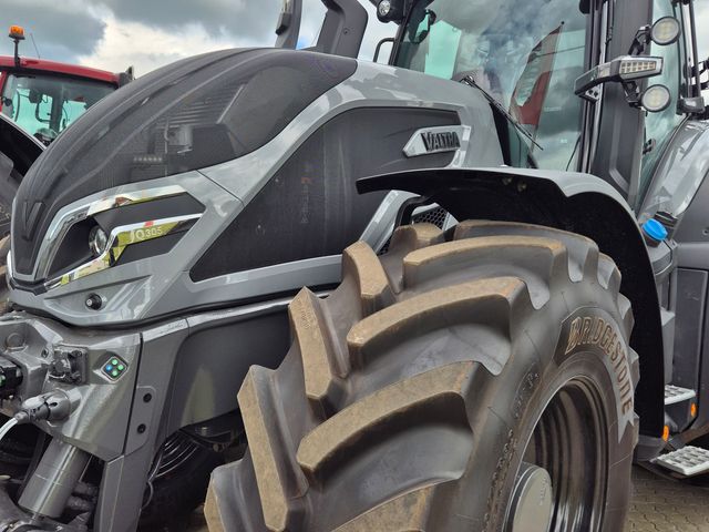 Valtra Q305 