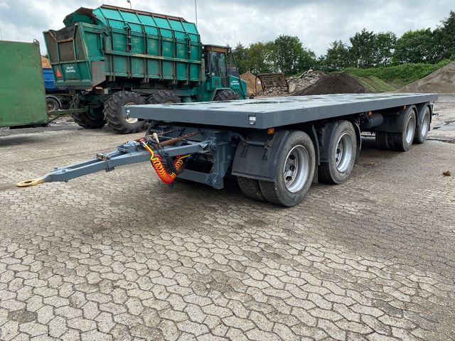 Kel-Berg D32B4 4-axle platform trailer