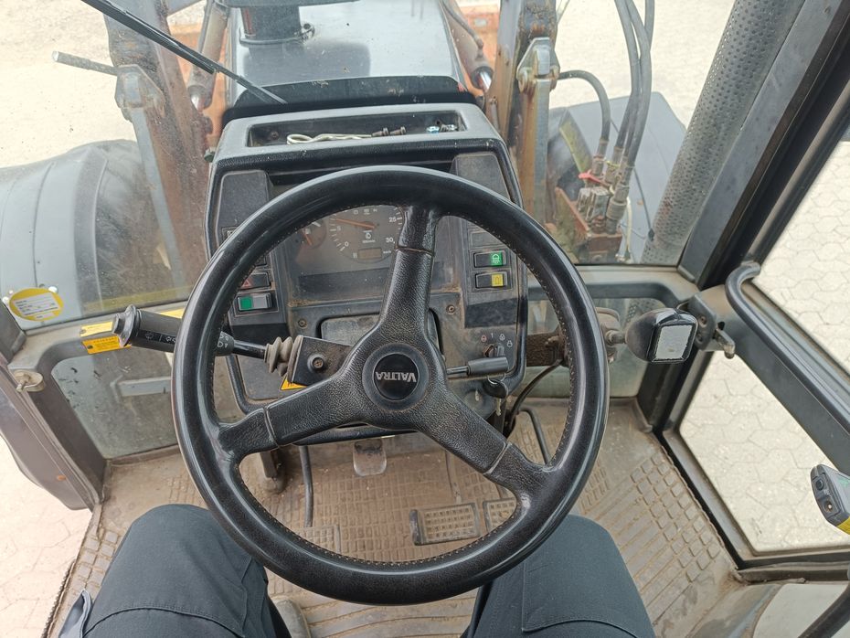 Valtra Valmet 8050 med en Veto 