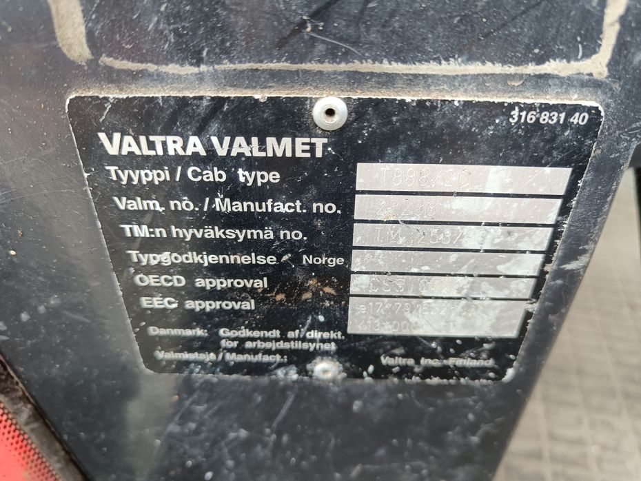Valtra Valmet 8050 med en Veto 