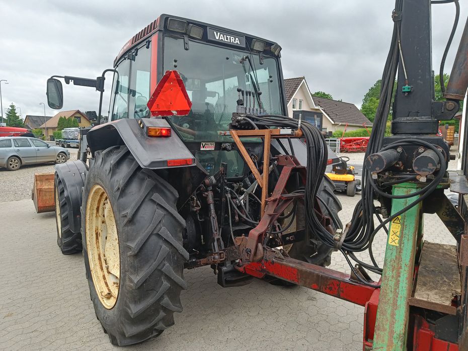 Valtra Valmet 8050 med en Veto 
