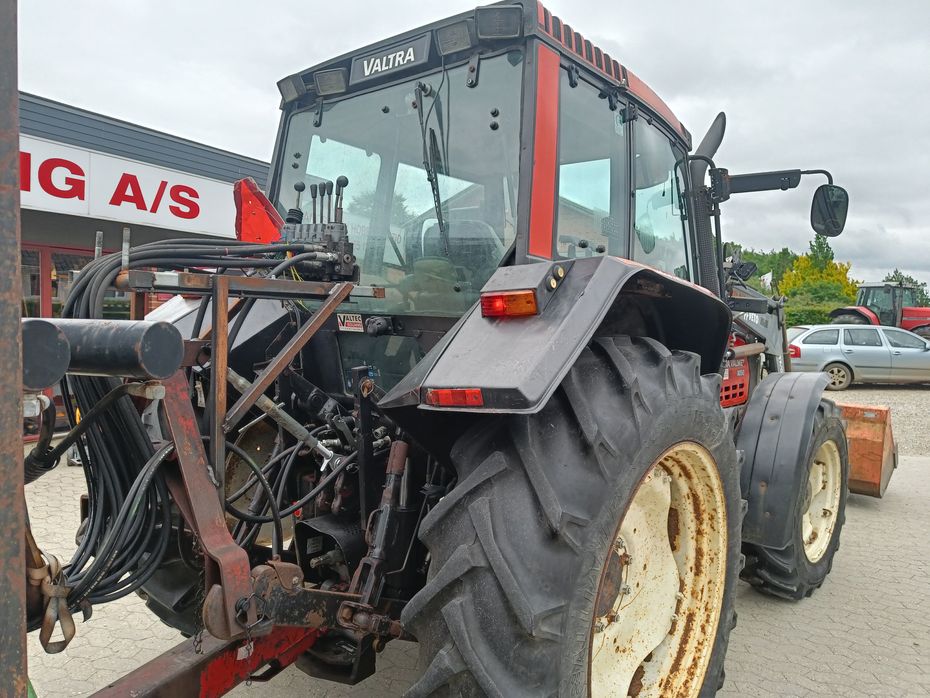 Valtra Valmet 8050 med en Veto 
