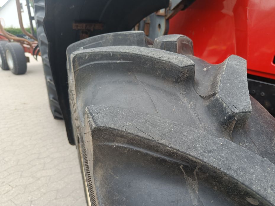 Valtra Valmet 8050 med en Veto 