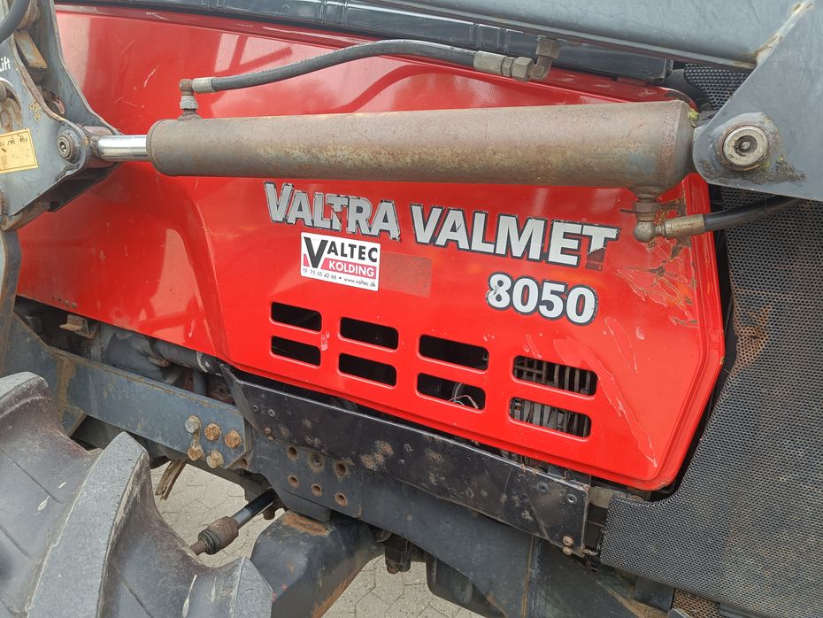 Valtra Valmet 8050 med en Veto 