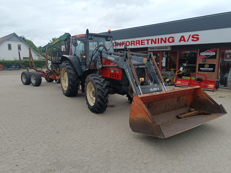 Valtra Valmet 8050 med en Veto 