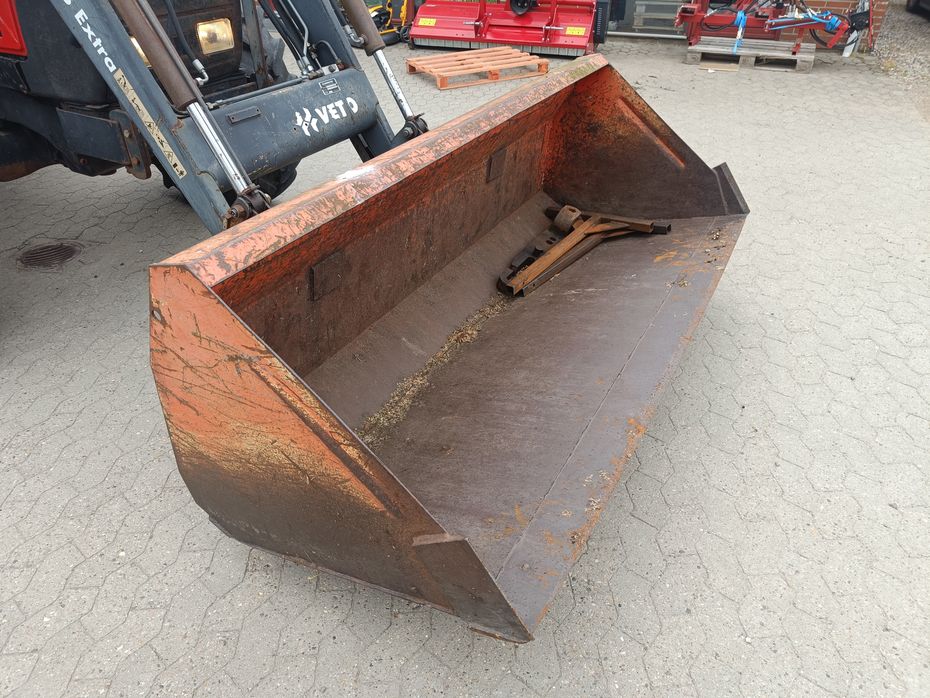 Valtra Valmet 8050 med en Veto 