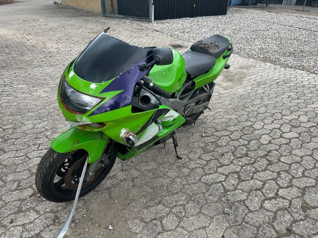 Kawasaki ZX600F