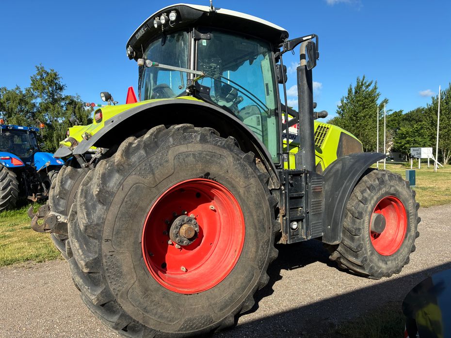 CLAAS AXION 830 CMATIC - Traktorer - Traktorer 4 wd - 4