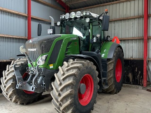 Fendt 828 Vario S4 Profi Plus