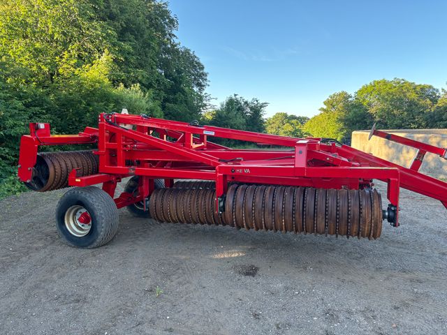 Heva Swing Roller