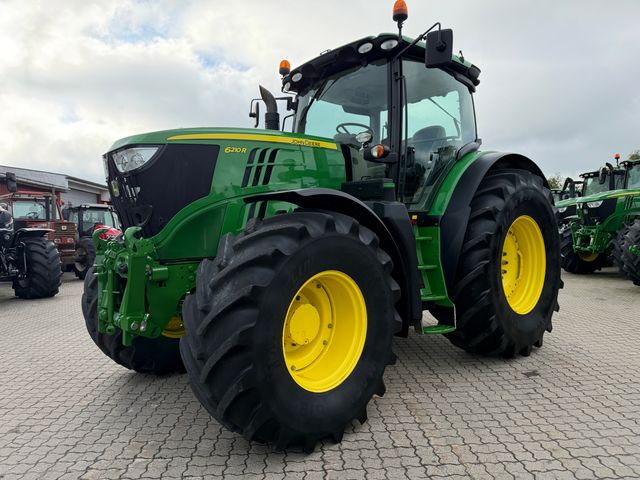 John Deere 6210R