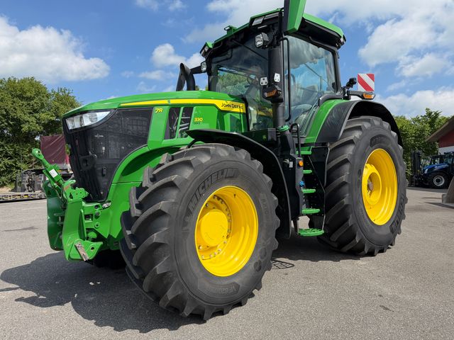 John Deere 7R 330