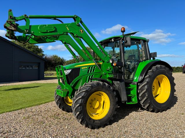 John Deere 6125M
