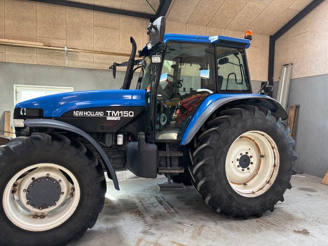 New Holland TM150