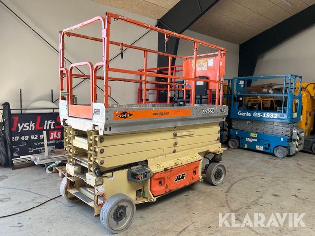JLG 3246ES