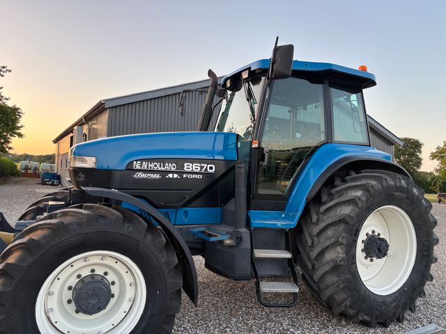 New Holland 8670