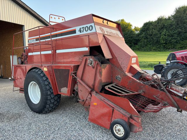 Hesston 4700