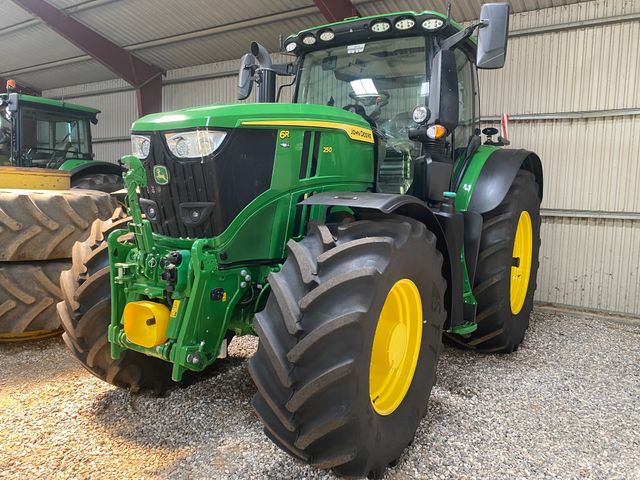 John Deere 6R250