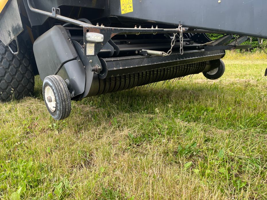 New Holland BB9090 med parkland ballevogn - Pressere - Bigballe - 11