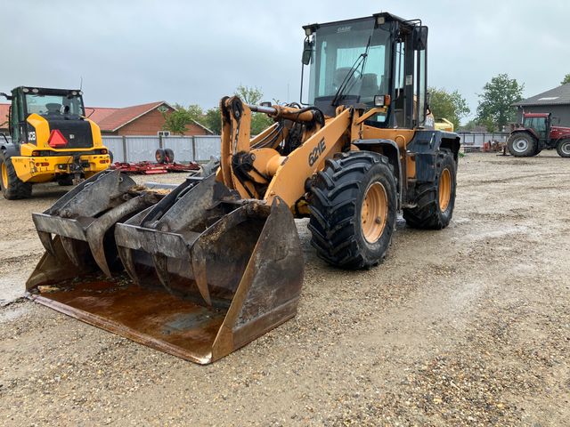 Case 621 E
