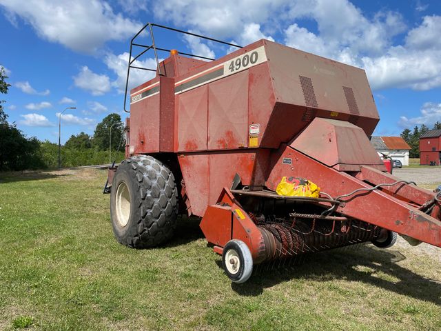 Hesston 4900