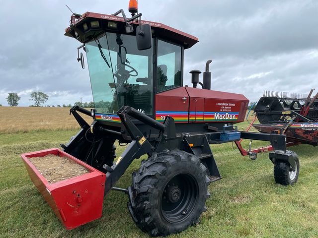Macdon 9300