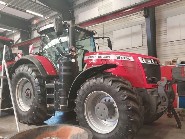 Massey Ferguson 8740 S DynaVT