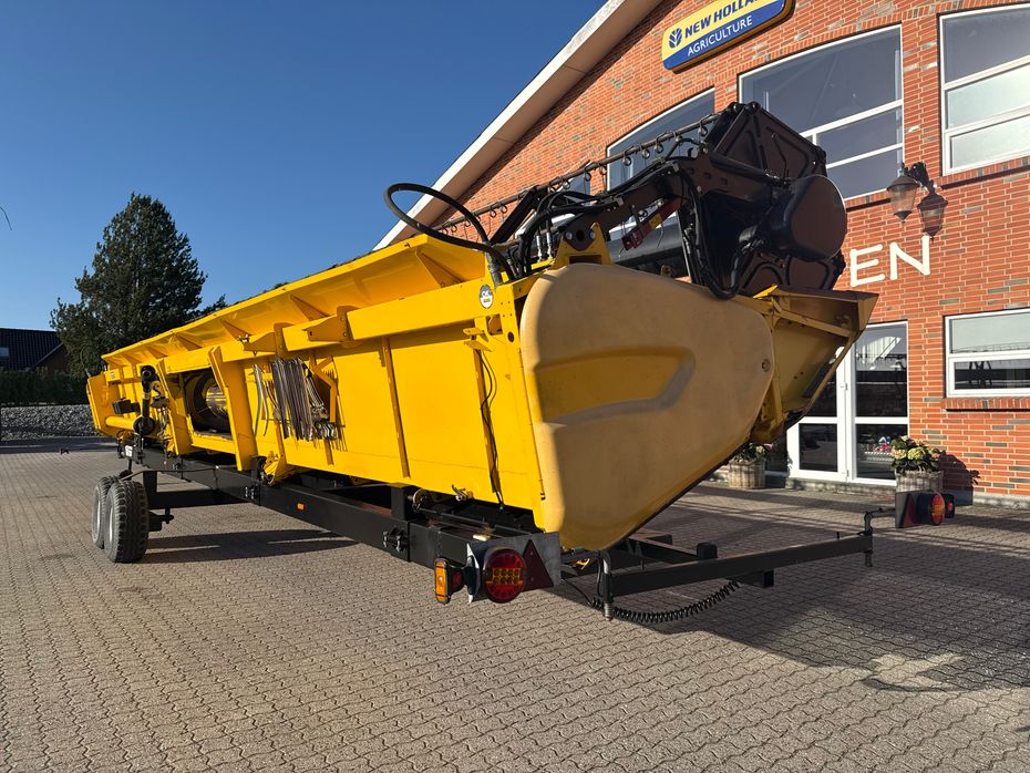 New Holland CR9080 SLH Elevation + 35” VarioFeed HD - Høstmaskiner - Mejetærskere - 23