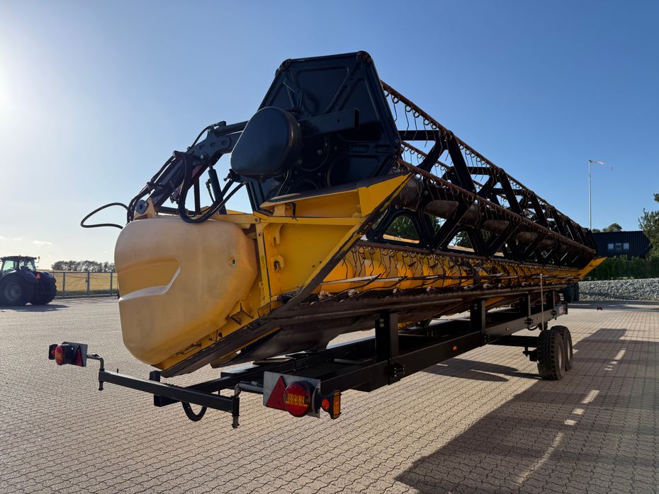 New Holland CR9080 SLH Elevation + 35” VarioFeed HD - Høstmaskiner - Mejetærskere - 22