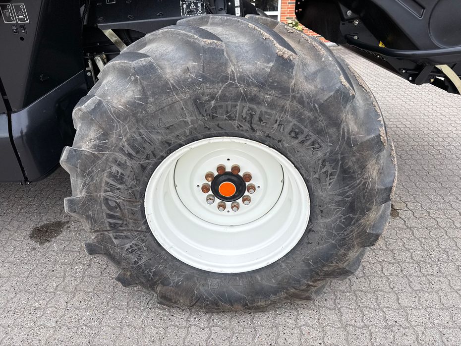 New Holland CR9080 SLH Elevation + 35” VarioFeed HD - Høstmaskiner - Mejetærskere - 8