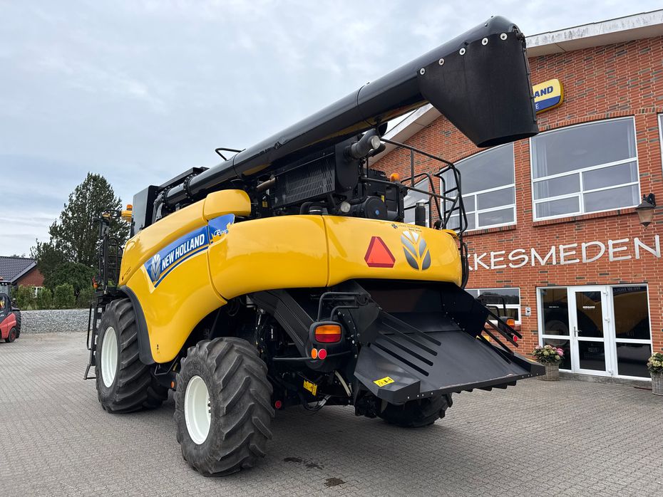 New Holland CR9080 SLH Elevation + 35” VarioFeed HD - Høstmaskiner - Mejetærskere - 7