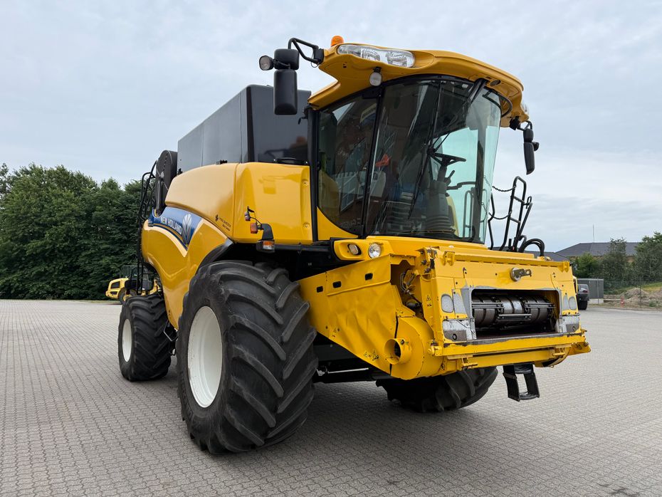 New Holland CR9080 SLH Elevation + 35” VarioFeed HD - Høstmaskiner - Mejetærskere - 4