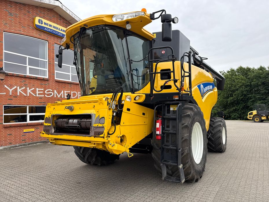 New Holland CR9080 SLH Elevation + 35” VarioFeed HD - Høstmaskiner - Mejetærskere - 2