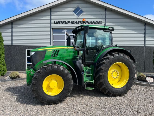 John Deere 6215R