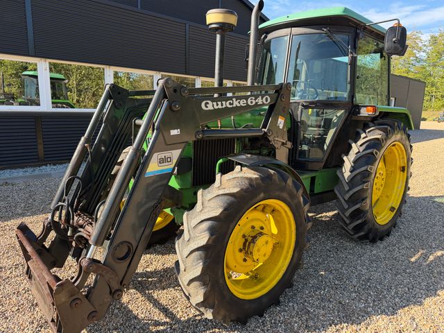 John Deere 2850