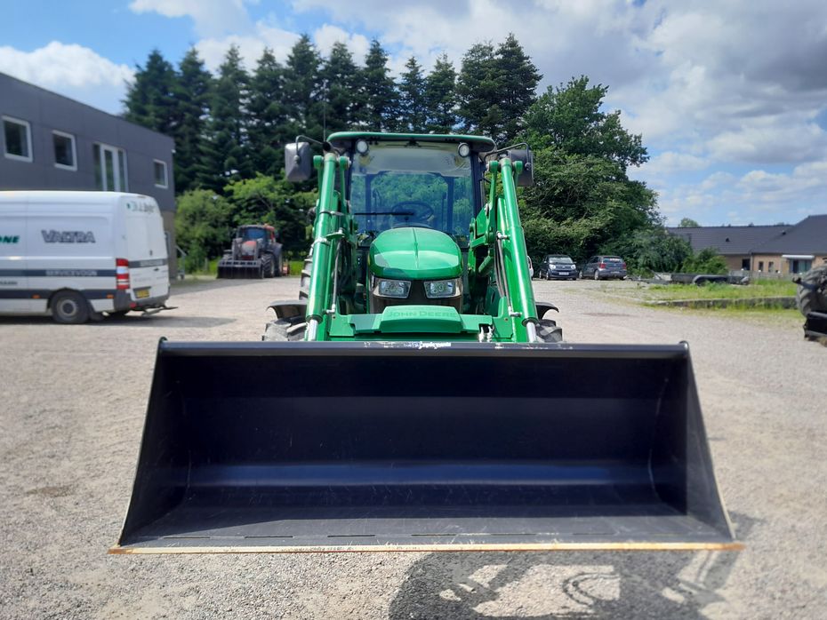 John Deere 5085M M5085 - Traktorer - Traktorer 4 wd - 2