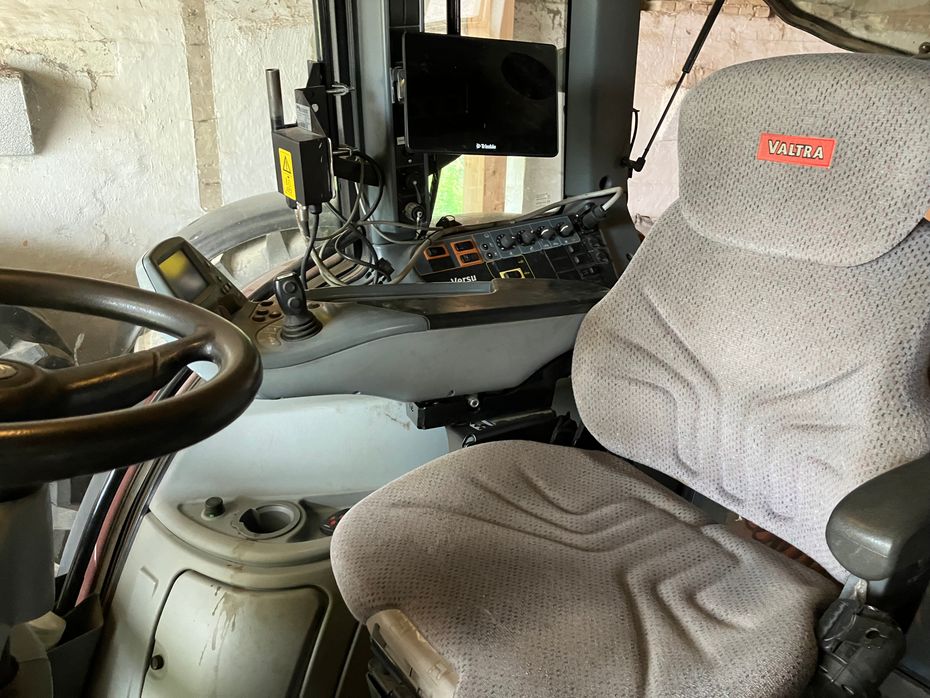 Valtra T213 Versu - SÆLGES FOR KUNDE; --- SÆLGES SOM ENGROS FOR KUNDE --- - Traktorer - Traktorer 4 wd - 4