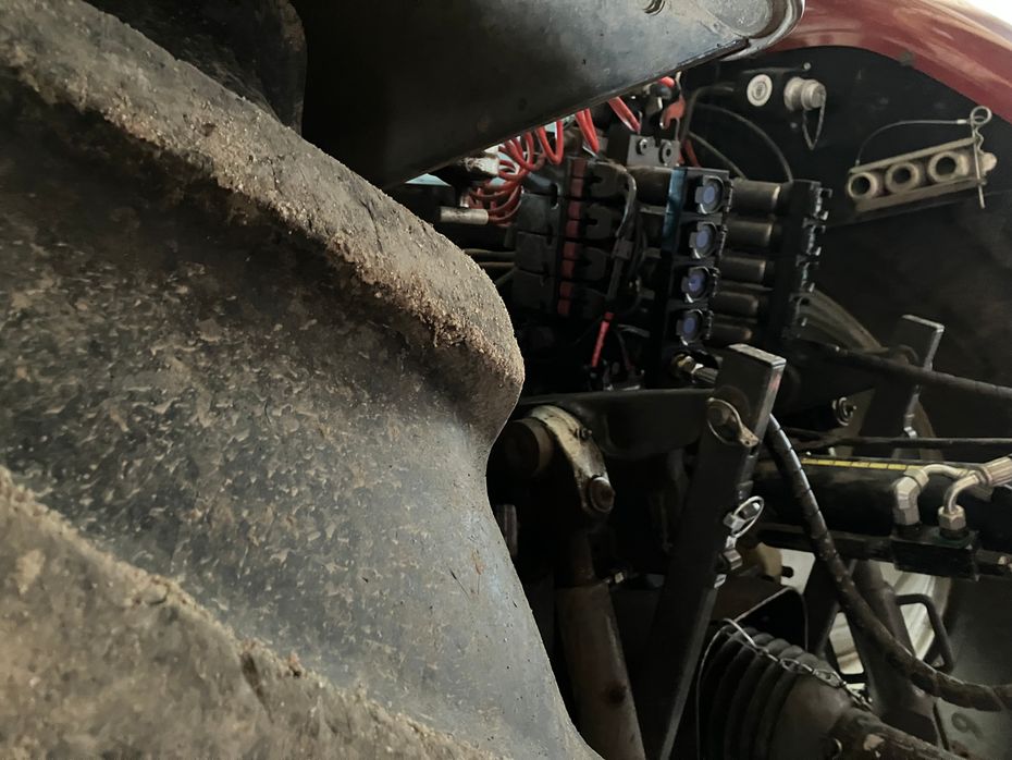 Valtra T213 Versu - SÆLGES FOR KUNDE; --- SÆLGES SOM ENGROS FOR KUNDE --- - Traktorer - Traktorer 4 wd - 3