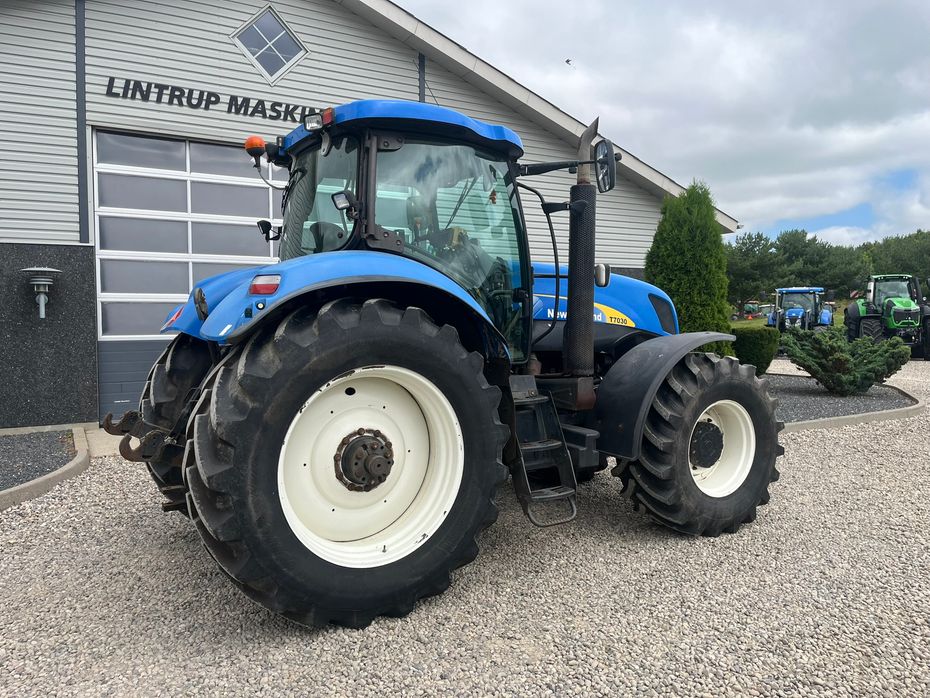 New Holland T7030 SS med frontlift - Traktorer - Traktorer 4 wd - 16