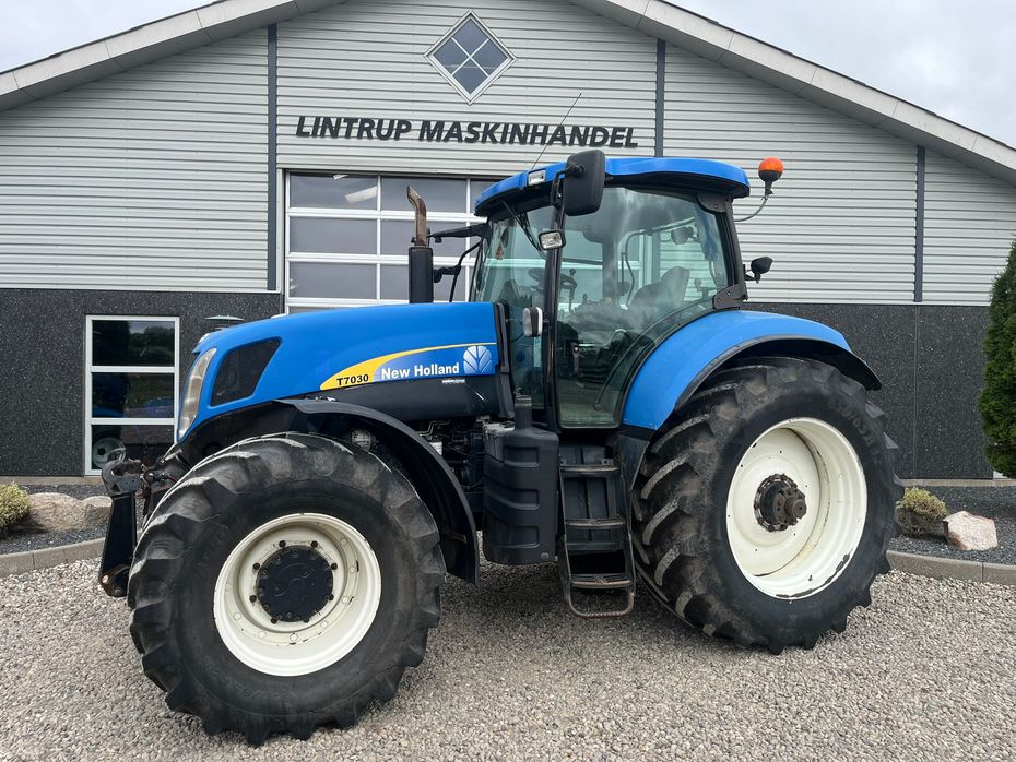 New Holland T7030 SS med frontlift - Traktorer - Traktorer 4 wd - 1