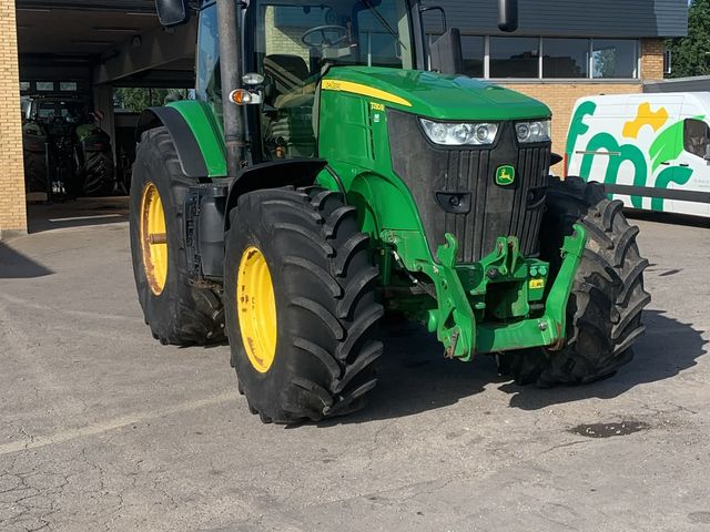 John Deere 7230R