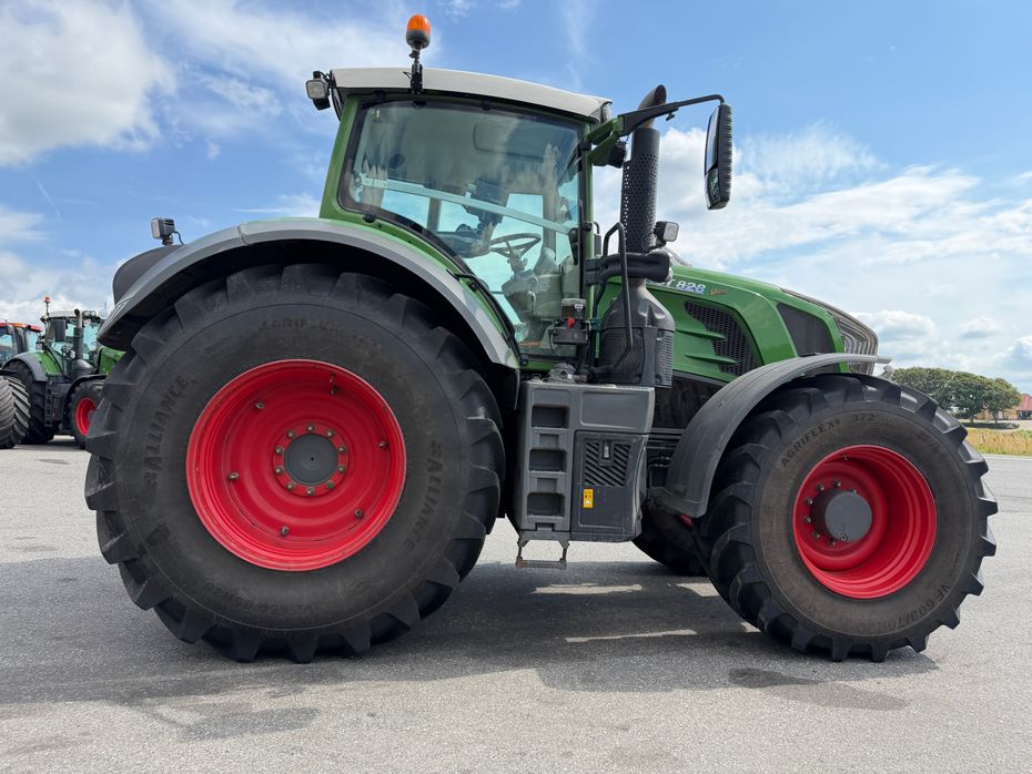Fendt 828 Vario S4 Profi Plus MED NÆSTEN NYE DÆK OG FRONT PTO! - Traktorer - Traktorer 4 wd - 9