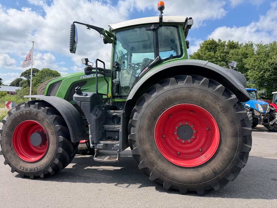 Fendt 828 Vario S4 Profi Plus MED NÆSTEN NYE DÆK OG FRONT PTO! - Traktorer - Traktorer 4 wd - 4